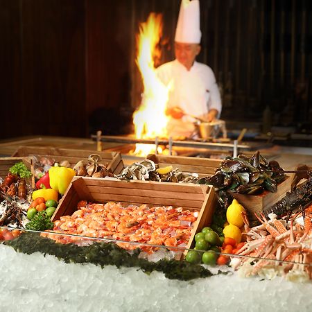 Sofitel Bali Nusa Dua Beach Resort Esterno foto A seafood buffet