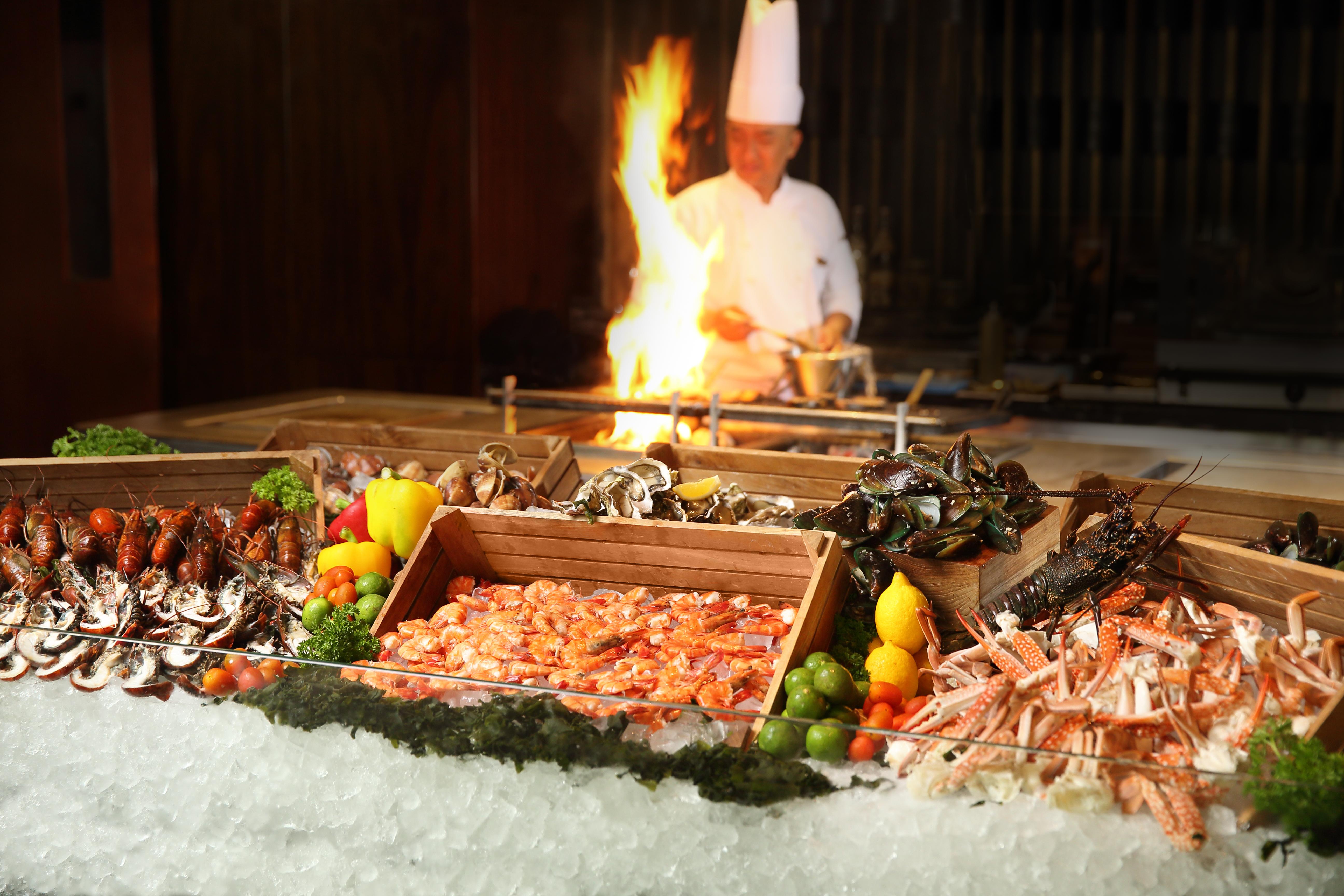 Sofitel Bali Nusa Dua Beach Resort Esterno foto A seafood buffet